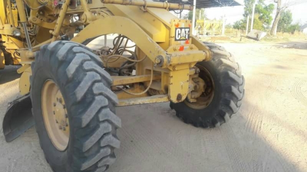 ขาย 2,380,000 CATTERPILAR 140G 5MD1700 เครื่องดี เกียร์แรง ระบบไฮโดลิคทำงานสมบูรณ์ เอกสารเล่มทะเบียน รถสวยพร้อมใช้เอกสารพร้อมโอน รถอยู่ จ.ร้อยเอ็ด  090-772-3710 090-772-3708