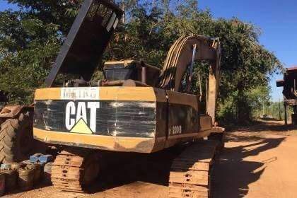 CATTERPILAR E200B ราคา  355,000 บาท เครืองดี ปั้มดี โช่พอใช้ เอกสารเล่มทะเบียน  รถอยู่ จ.สกลนคร  โทร&amp;ไอดีไลน์ 0610710295