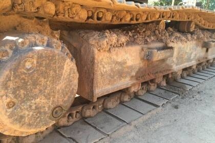 CATTERPILAR E200B ราคา  355,000 บาท เครืองดี ปั้มดี โช่พอใช้ เอกสารเล่มทะเบียน  รถอยู่ จ.สกลนคร  โทร&amp;ไอดีไลน์ 0610710295