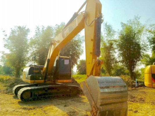 ขายดาว์น 750,000 บาท CATERPILAR 320 D2 ทำงาน 728 ชม. สภาพสวยกิป. เหมือนใหม่แกะกล่อง    งวดคงเหลือ 37 งวด x 89,000 บาท = 3,293,000 บาท  รถอยู่ จ.ขอนแก่น โทร&amp;ไอดีไลน์ 0610710295