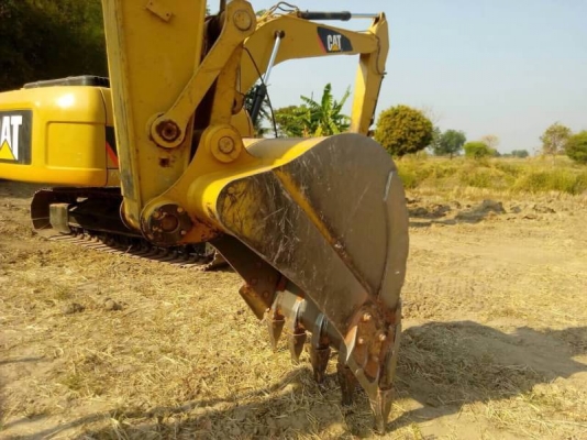 ขายดาว์น 750,000 บาท CATERPILAR 320 D2 ทำงาน 728 ชม. สภาพสวยกิป. เหมือนใหม่แกะกล่อง    งวดคงเหลือ 37 งวด x 89,000 บาท = 3,293,000 บาท  รถอยู่ จ.ขอนแก่น โทร&amp;ไอดีไลน์ 0610710295