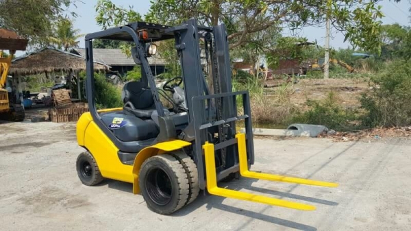 ขายด่วนรถยกดีเซลKOMATSU FD20-17 ยก2ตันยกสูง3เมตรเกียรออโต้ยางหน้าคู้ยางตัน6เส้นรถนอกเพื่งนำเข้ามายังไม่เคยใช้งานในเมืองไทยเลย