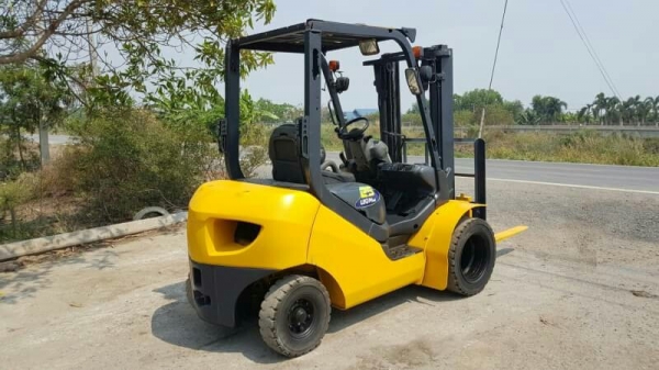 ขายด่วนรถยกดีเซลKOMATSU FD20-17 ยก2ตันยกสูง3เมตรเกียรออโต้ยางหน้าคู้ยางตัน6เส้นรถนอกเพื่งนำเข้ามายังไม่เคยใช้งานในเมืองไทยเลย