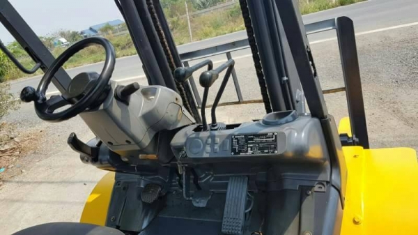 ขายด่วนรถยกดีเซลKOMATSU FD20-17 ยก2ตันยกสูง3เมตรเกียรออโต้ยางหน้าคู้ยางตัน6เส้นรถนอกเพื่งนำเข้ามายังไม่เคยใช้งานในเมืองไทยเลย
