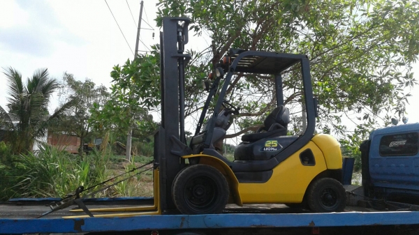 ขายด่วนรถยกดีเซลKOMATSU FD20-17 ยก2ตันยกสูง3เมตรเกียรออโต้ยางหน้าคู้ยางตัน6เส้นรถนอกเพื่งนำเข้ามายังไม่เคยใช้งานในเมืองไทยเลย