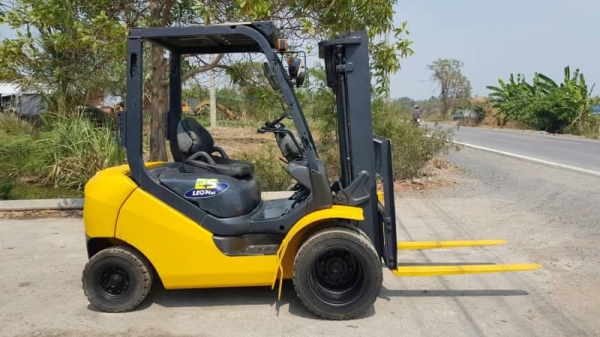 ขายด่วนรถยกดีเซลKOMATSU FD20-17 ยก2ตันยกสูง3เมตรเกียรออโต้ยางหน้าคู้ยางตัน6เส้นรถนอกเพื่งนำเข้ามายังไม่เคยใช้งานในเมืองไทยเลย