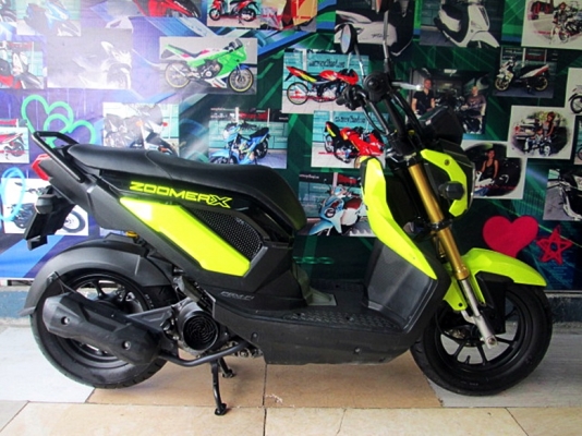 zoomer x สีเหลือง ยอดนิยม เครื่องยนต์ 110 ซีซี.ระบบหัวฉีด PGM FI ประหยัดน้ำมัน 34900