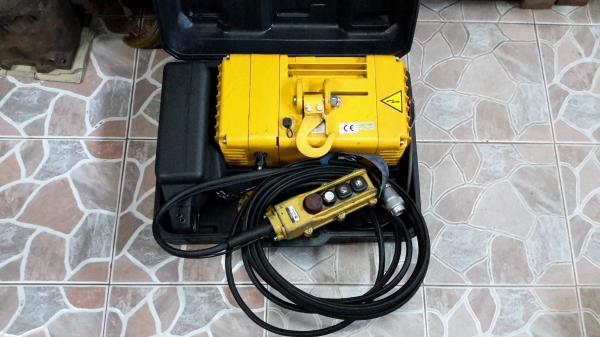 มีหลายตัวครับ รอกโซ่ไฟฟ้า Black Bear ( ตราหมี )กำลังยก 240kg ไฟ 220v มีหลายตัวครับ รอกโซ่ไฟฟ้า Black Bear ( ตราหมี )กำลังยก 240kg ไฟ 220v