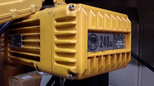 มีหลายตัวครับ รอกโซ่ไฟฟ้า Black Bear ( ตราหมี )กำลังยก 240kg ไฟ 220v มีหลายตัวครับ รอกโซ่ไฟฟ้า Black Bear ( ตราหมี )กำลังยก 240kg ไฟ 220v