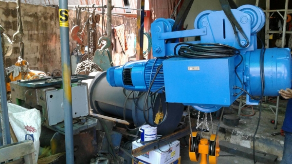 ขายรอกสลิงไฟฟ้า Demag ขนาด 8ตัน ขายราคา5 ตัน ยกสูง 6 เมตร ความเร็ว 1 สปีด วิ่ง 4 ทิศทาง *** ราคา 175