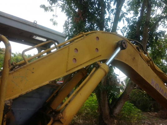 ขายรถขุดแบ็คโฮ KOMATSU PC120-2  ใช้งานปกติ ช่วงล่างดี เครื่องแน่น ปั้มแรง  ราคา 190,000บ. สนใจ 0835601591 หรือ 0903494058