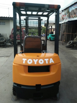 โตโยต้า รุ่น 7 ดีเซล 2 ตัน เสา 3 เมตร โตโยต้า รุ่น 7 ดีเซล 2 ตัน เสา 3 เมตร