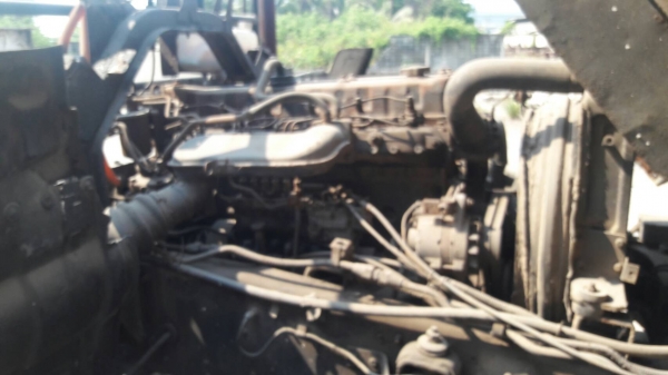 ขายรถบรรทุก 10 ล้อหัวลาก ISUZU ROCKY 240 แรงม้าพร้อมหางพื้นเรียบสามมิตร 2 เพลา ราคา 650000
