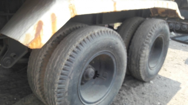 ขายรถบรรทุก 10 ล้อหัวลาก ISUZU ROCKY 240 แรงม้าพร้อมหางพื้นเรียบสามมิตร 2 เพลา ราคา 650000