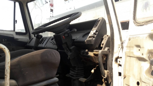 ขายรถบรรทุก 10 ล้อหัวลาก ISUZU ROCKY 240 แรงม้าพร้อมหางพื้นเรียบสามมิตร 2 เพลา ราคา 650000