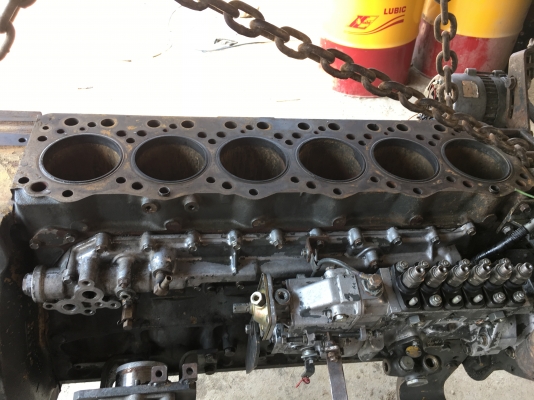 ขายด่วน อะใหล่เครื่อง KOMATSU PC300-5-6 6D108และอะใหล่หลายรายการ