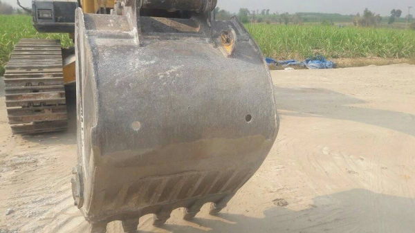 ขายรถขุดแบ็คโฮ KOMATSU PC200-5 รถสมบรูณ์มาก ช่วงล่างเต็ม ไฟฟ้าครบ เอกสารอินวอย 690,000บ. สนใจ 0835601591 หรือ 0903494058