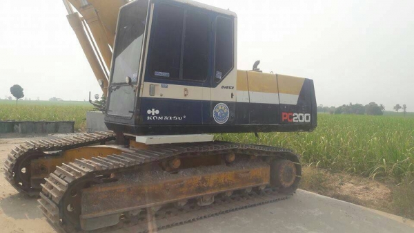 ขายรถขุดแบ็คโฮ KOMATSU PC200-5 รถสมบรูณ์มาก ช่วงล่างเต็ม ไฟฟ้าครบ เอกสารอินวอย 690,000บ. สนใจ 0835601591 หรือ 0903494058