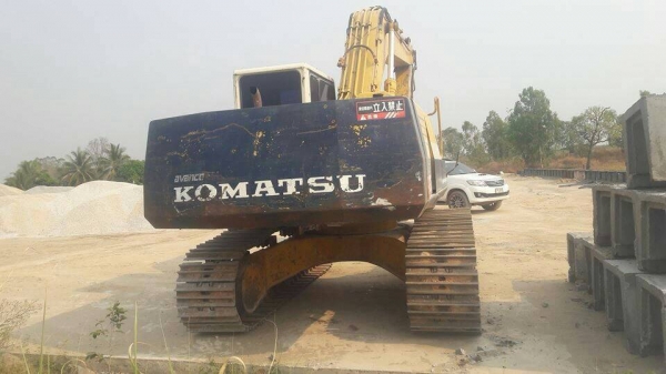 ขายรถขุดแบ็คโฮ KOMATSU PC200-5 รถสมบรูณ์มาก ช่วงล่างเต็ม ไฟฟ้าครบ เอกสารอินวอย 690,000บ. สนใจ 0835601591 หรือ 0903494058