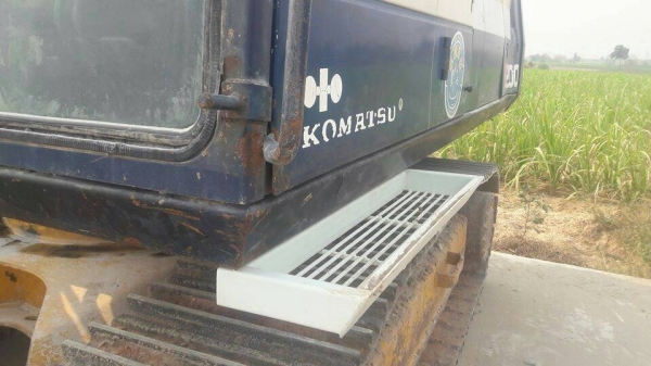 ขายรถขุดแบ็คโฮ KOMATSU PC200-5 รถสมบรูณ์มาก ช่วงล่างเต็ม ไฟฟ้าครบ เอกสารอินวอย 690,000บ. สนใจ 0835601591 หรือ 0903494058