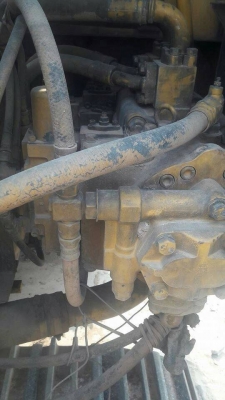 ขายรถขุดแบ็คโฮ KOMATSU PC200-5 รถสมบรูณ์มาก ช่วงล่างเต็ม ไฟฟ้าครบ เอกสารอินวอย 690,000บ. สนใจ 0835601591 หรือ 0903494058