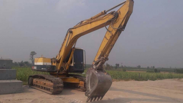 ขายรถขุดแบ็คโฮ KOMATSU PC200-5 รถสมบรูณ์มาก ช่วงล่างเต็ม ไฟฟ้าครบ เอกสารอินวอย 690,000บ. สนใจ 0835601591 หรือ 0903494058