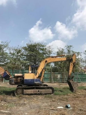 KOMATSU PC100-3