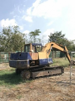 KOMATSU PC100-3