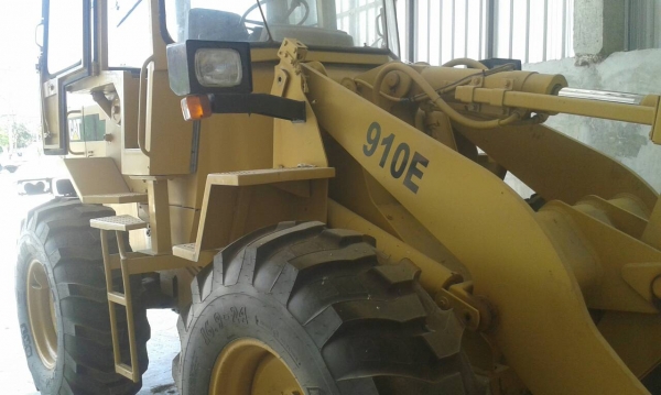 ขาย รถ ตัก ล้อ ยาง CAT รุ่น 910 E  สวย สวย เดิม ๆ  พร้อม ใช้งาน