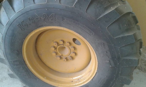 ขาย รถ ตัก ล้อ ยาง CAT รุ่น 910 E  สวย สวย เดิม ๆ  พร้อม ใช้งาน