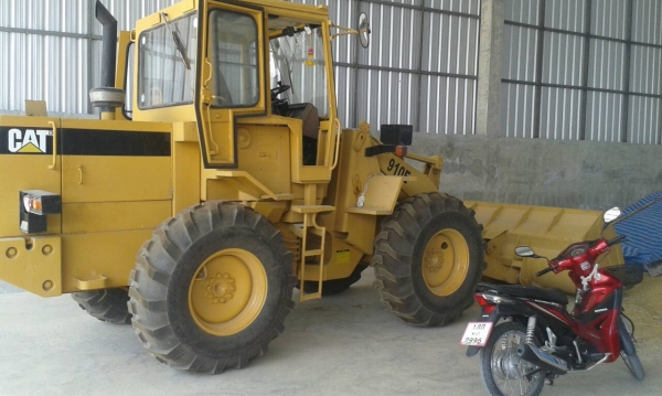 ขาย รถ ตัก ล้อ ยาง CAT รุ่น 910 E  สวย สวย เดิม ๆ  พร้อม ใช้งาน