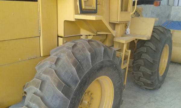 ขาย รถ ตัก ล้อ ยาง CAT รุ่น 910 E  สวย สวย เดิม ๆ  พร้อม ใช้งาน