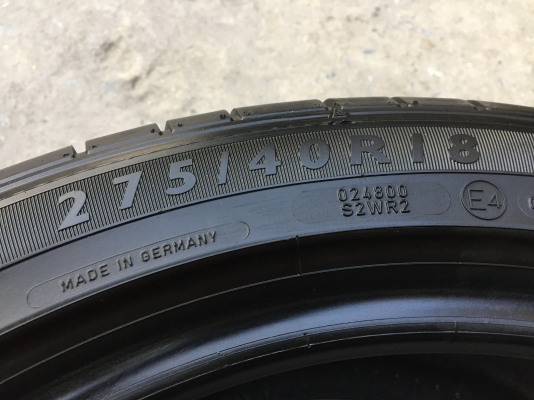 ยาง Dunlop 275-40-18 ปี 14 made in Germany 2เส้น 3000  สภาพสวยๆไม่บวมไม่กินข้าง ดอกยางเหลือเยอะเอาไปวิ่งกันใด้อีกยาวค่ะ