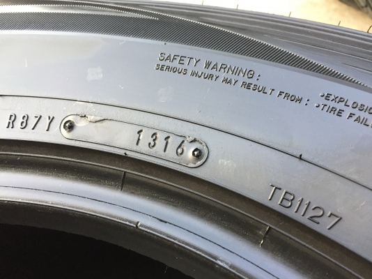 ยาง Dunlop 265-65-17 ปี 16 ครบชุด 4 เส้น 8000 สภาพสวยๆไม่บวมไม่กินข้าง ดอกยางเหลือเยอะเอาไปวิ่งกันใด้อีกยาวค่ะ ยาง Dunlop 265-65-17 ปี 16 ครบชุด 4 เส้น 8000 สภาพสวยๆไม่บวมไม่กินข้าง ดอกยางเหลือเยอะเอาไปวิ่งกันใด้อีกยาวค่ะ