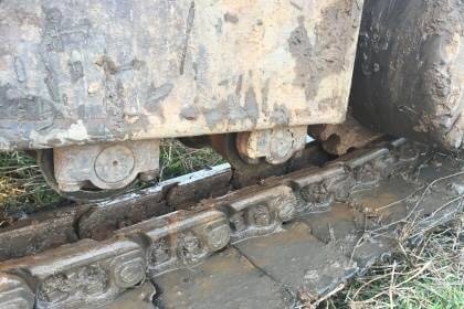 KOMATSU PC200-5 ราคา 495,000 บาท คอนโทรลยาว  ไฟฟ้าครบ แอร์เย็น สวย เครื่อง Komatsu 6D9L-Turbo ดี ปั้มแรง พร้อมทำงาน โช่หนา เอวหลวม ช่วงลางเต็ม  รถอยู่ จ.สกลนคร โทร&amp;ไอดีไลน์ 0610710295