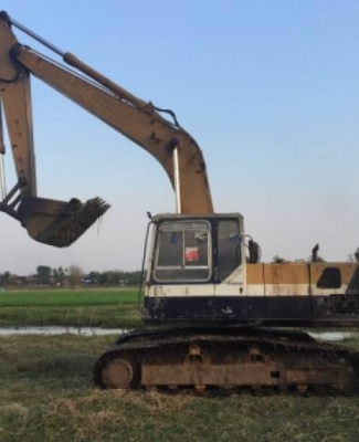 KOMATSU PC200-5 ราคา 495,000 บาท คอนโทรลยาว  ไฟฟ้าครบ แอร์เย็น สวย เครื่อง Komatsu 6D9L-Turbo ดี ปั้มแรง พร้อมทำงาน โช่หนา เอวหลวม ช่วงลางเต็ม  รถอยู่ จ.สกลนคร โทร&amp;ไอดีไลน์ 0610710295