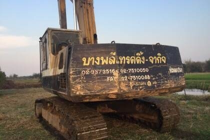 KOMATSU PC200-5 ราคา 495,000 บาท คอนโทรลยาว  ไฟฟ้าครบ แอร์เย็น สวย เครื่อง Komatsu 6D9L-Turbo ดี ปั้มแรง พร้อมทำงาน โช่หนา เอวหลวม ช่วงลางเต็ม  รถอยู่ จ.สกลนคร โทร&amp;ไอดีไลน์ 0610710295