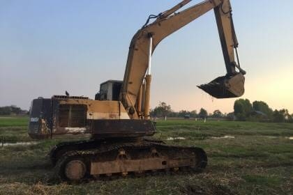 KOMATSU PC200-5 ราคา 495,000 บาท คอนโทรลยาว  ไฟฟ้าครบ แอร์เย็น สวย เครื่อง Komatsu 6D9L-Turbo ดี ปั้มแรง พร้อมทำงาน โช่หนา เอวหลวม ช่วงลางเต็ม  รถอยู่ จ.สกลนคร โทร&amp;ไอดีไลน์ 0610710295