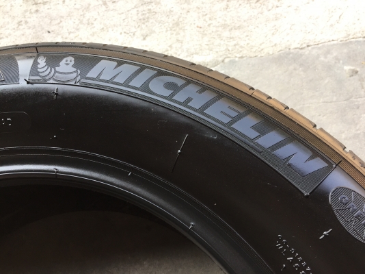 ยาง MICHELIN 215-60-16 ปี 16 ครบชุด 4 เส้น 5500 สภาพสวยๆไม่มีปะไม่บวมไม่กินข้าง ดอกยางเหลือเยอะเอาไป ยาง MICHELIN 215-60-16 ปี 16 ครบชุด 4 เส้น 5500 สภาพสวยๆไม่มีปะไม่บวมไม่กินข้าง ดอกยางเหลือเยอะเอาไป