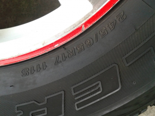 ขอบ17นิ้ว6รู พร้อมยาง ชุดนี้ ราคา 6900 บาท