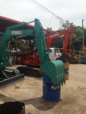ขายKobelco sk40สภาพพร้อมใช้ ติดต่อคุณอ๊อฟพิจิตร086-737-9991