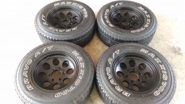 ขายล้อลาย mickey ขอบ 16 แถมยาง maxxis 265/70/16 ปี 14 ทั้งชุด 10500