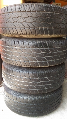 ขายล้อลาย mickey ขอบ 16 แถมยาง maxxis 265/70/16 ปี 14 ทั้งชุด 10500