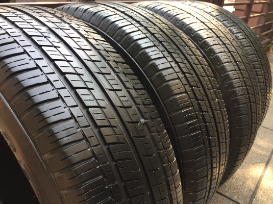 ยาง Bridgestone 225 65 17 ปี16 ดอกเต็ม ไม่มีปะ ใช้ยาว ราคาไม่แพง