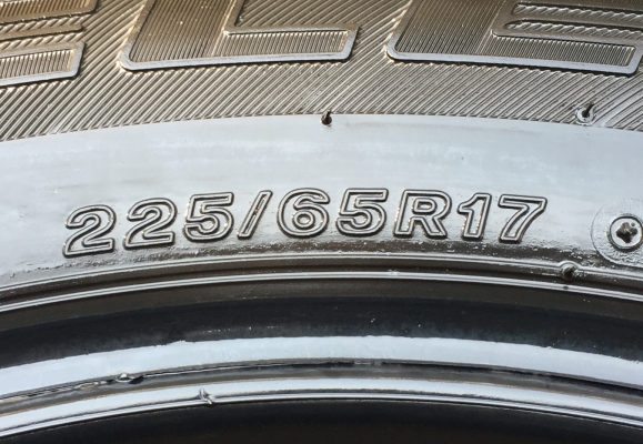 ยาง Bridgestone 225 65 17 ปี16 ดอกเต็ม ไม่มีปะ ใช้ยาว ราคาไม่แพง