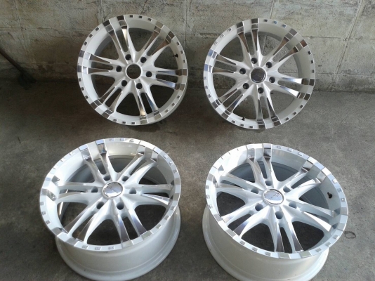 ขอบ18นิ้ว6รู สภาพใหม่ๆ ชุดนี้ ราคา 8400 บาท