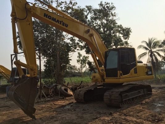 komatsu pc200-8