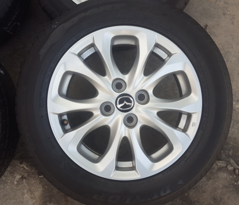 ขายล้อMazda2 Skyavtiv15 ยางปี15  4 ล้อ