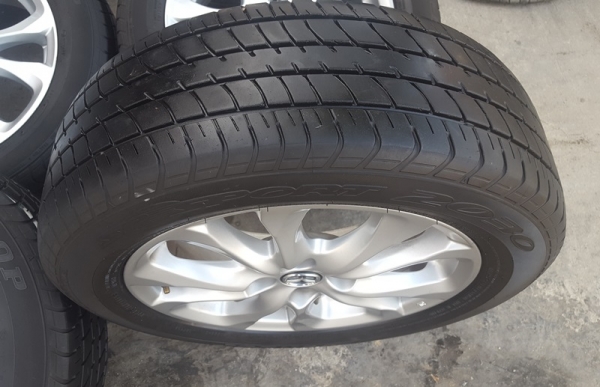 ขายล้อMazda2 Skyavtiv15 ยางปี15  4 ล้อ