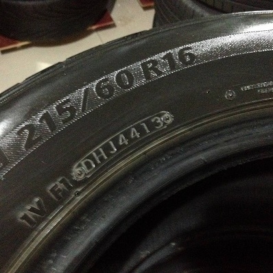 2800/4เส้น ยาง4เส้น Brigedstone 215 60 16 ปี 2013 ดอกยางสวย ตจว จัดส่งได้ 2800/4เส้น ยาง4เส้น Brigedstone 215 60 16 ปี 2013 ดอกยางสวย ตจว จัดส่งได้
